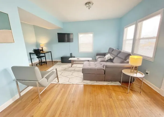 Housepitality - The Bliss - Large House Holiday home *